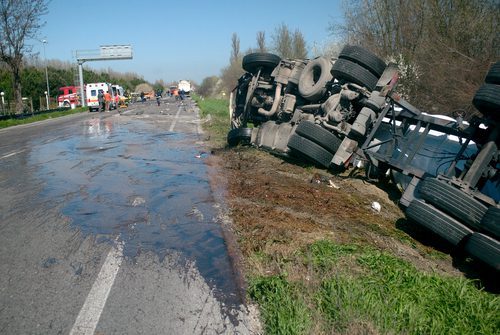 Phoenix, AZ – Car Wreck Causes Injuries on 7th St near Southern Ave